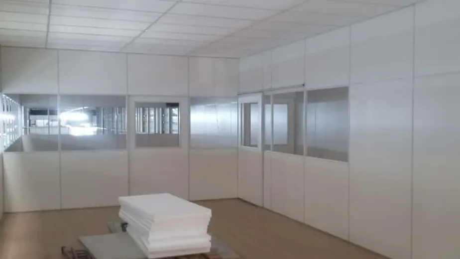 Descubra por que as Divisórias de Eucatex são a solução ideal para empresas que buscam rapidez, elegância e eficiência em Blumenau e região. Construção a Seco com alto desempenho, ótimo custo-benefício e acabamento profissional.