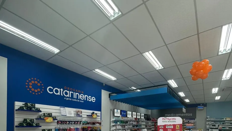 Forros de EPS em Blumenau e região: descubra por que esse sistema de construção a seco oferece leveza, isolamento térmico, rapidez e ótimo custo-benefício. Solução ideal para obras residenciais e comerciais.